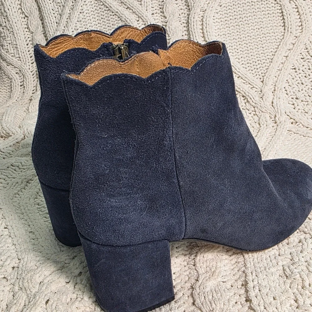 Andre Assous Soft Suede Scalloped Ankle Boots Booties Navy‎ Women 7 Excellent